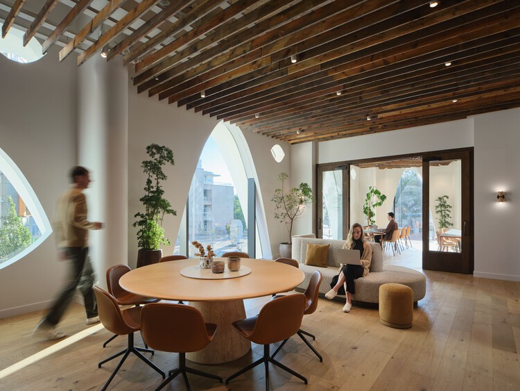 Populus / Studio Gang - Fotografia de Interiores, Madeira, Mesa, Cadeira, Iluminação