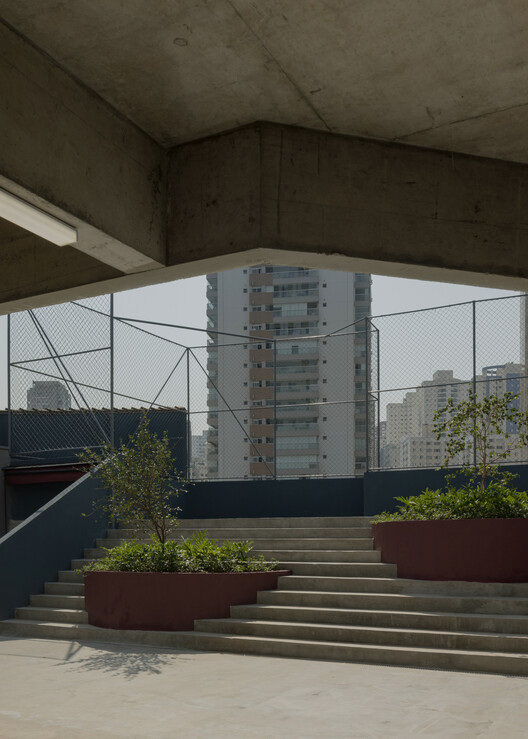 Colegio São Sabas / Guido Otero Arquitetura - Fotografía interior, Escaleras, Concreto