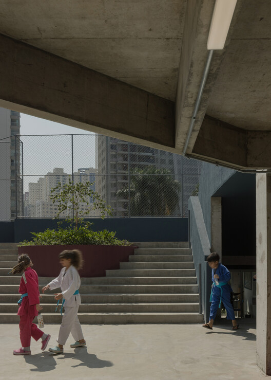 Colegio São Sabas / Guido Otero Arquitetura - Fotografía interior, Escaleras, Concreto