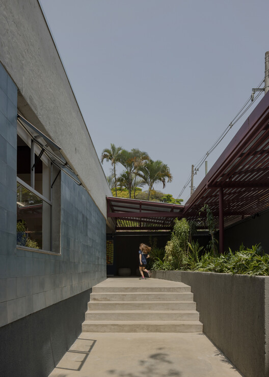 Colegio São Sabas / Guido Otero Arquitetura - Fotografía exterior, Concreto, Patio interior
