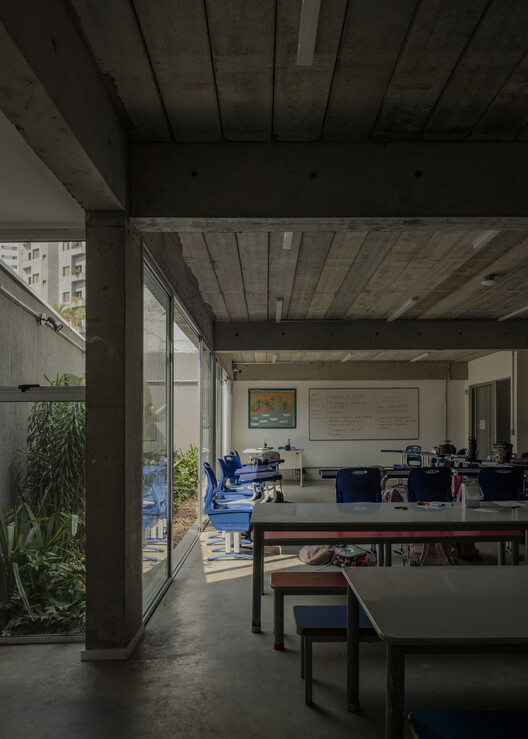 Colegio São Sabas / Guido Otero Arquitetura - Fotografía interior, Madera, Sillas