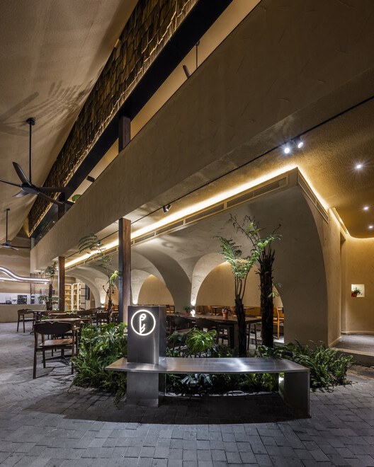 Phe La Da Nang Cafe / 6717 Studio - Interior Photography, Lighting, Arch, Arcade