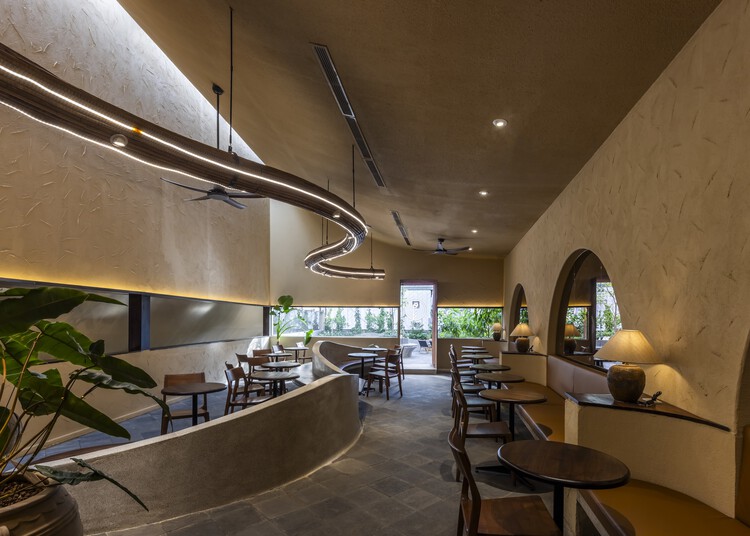 Casa de Chá Phe La Da Nang / 6717 Studio - Fotografia de Interiores, Sala de Jantar, Iluminação, Cadeira