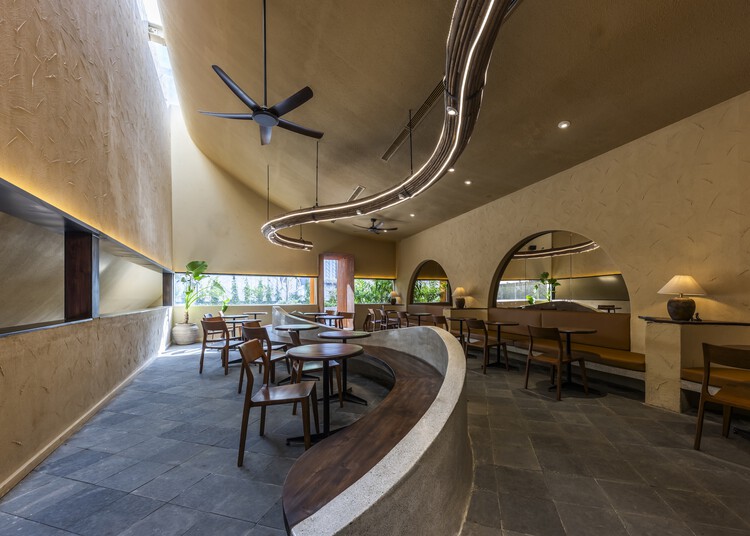 Casa de Chá Phe La Da Nang / 6717 Studio - Fotografia de Interiores, Sala de Jantar, Madeira, Iluminação, Cadeira, Vidro