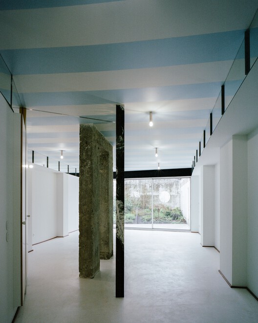 Oasis under a Building / fala - Image 3 of 18