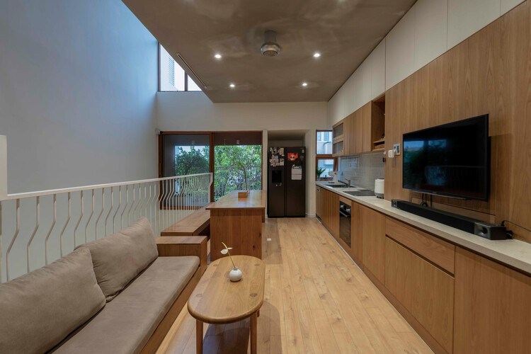 Casa de TiTi / NAQI & Partners - Fotografia de Interiores, Cozinha, Madeira, Bancada, Cadeira