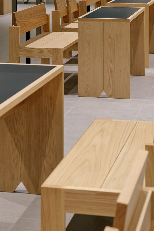 Center Coffee Eastpole 咖啡厅 / KKOL Studio - 室内图, 木头