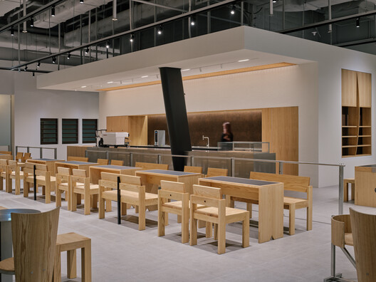 Center Coffee Eastpole 咖啡厅 / KKOL Studio - 室内图, 厨房, 木头, 灯, 椅子