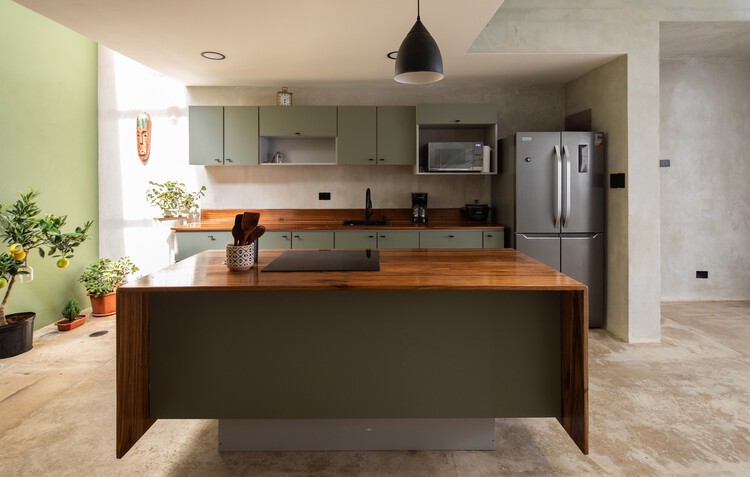 Casa Linde / Quince Cero Uno Arquitectura - Fotografía interior, Cocina, Encimera, Madera, Iluminación, Sillas