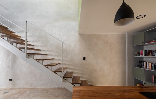 Casa Linde / Quince Cero Uno Arquitectura - Fotografía interior, Escaleras, Madera, Concreto, Barandas
