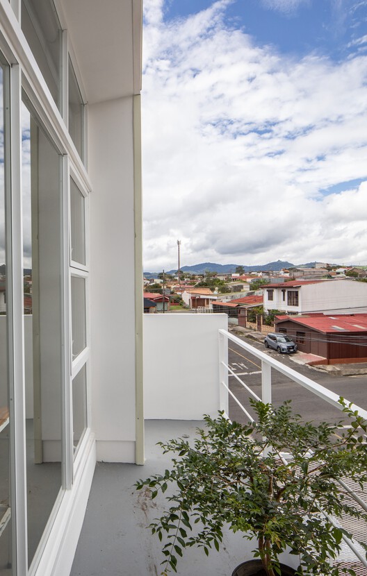 Casa Linde / Quince Cero Uno Arquitectura - Fotografía exterior, Balcón, Barandas