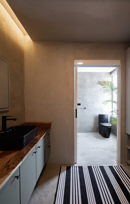 Casa Linde / Quince Cero Uno Arquitectura - Fotografía interior, Baño, Madera, Iluminación, Tarjas, Puerta, Encimera