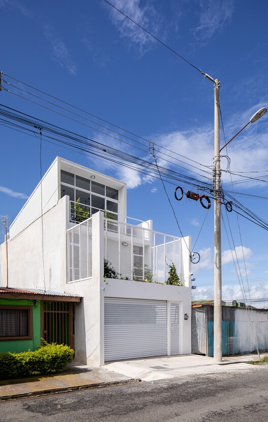 Casa Linde / Quince Cero Uno Arquitectura - Fotografía exterior, Concreto, Balcón