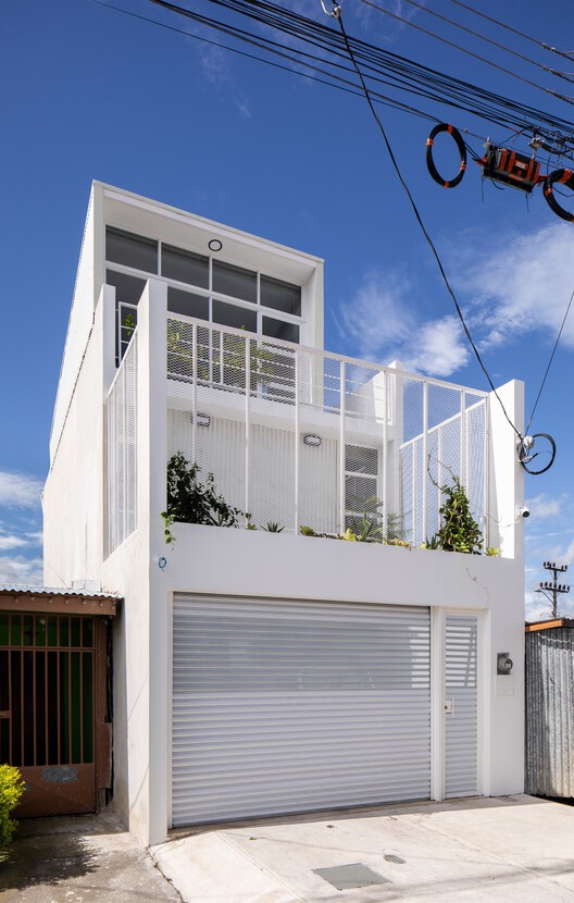 Casa Linde / Quince Cero Uno Arquitectura - Fotografía exterior, Concreto, Balcón