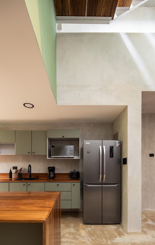 Casa Linde / Quince Cero Uno Arquitectura - Fotografía interior, Cocina, Madera, Encimera, Iluminación, Sillas