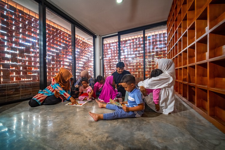 Kampung Mrican Fase 1 y Micro biblioteca Pringwulung / SHAU Indonesia - Fotografía interior