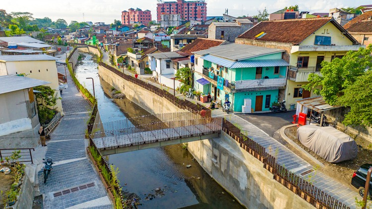 Kampung Mrican Fase 1 y Micro biblioteca Pringwulung / SHAU Indonesia - Borde costero