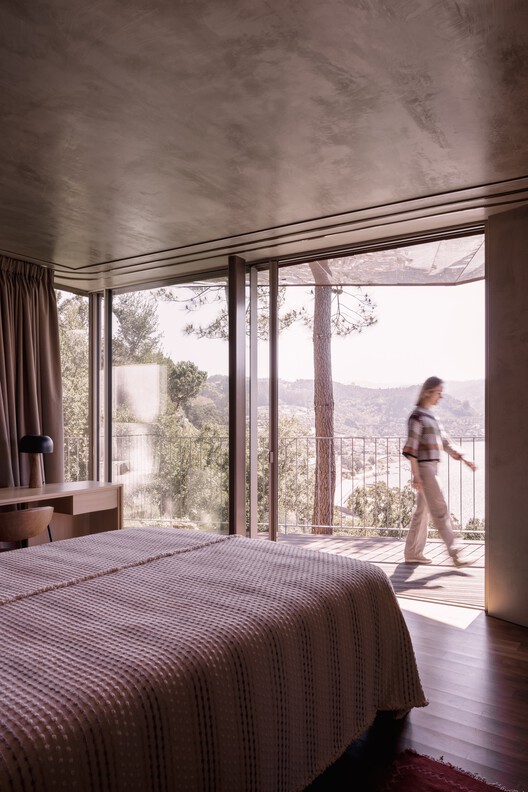 Casa Douro Wood / MJARC Arquitectos - Fotografía interior, Dormitorio, Camas, Balcón