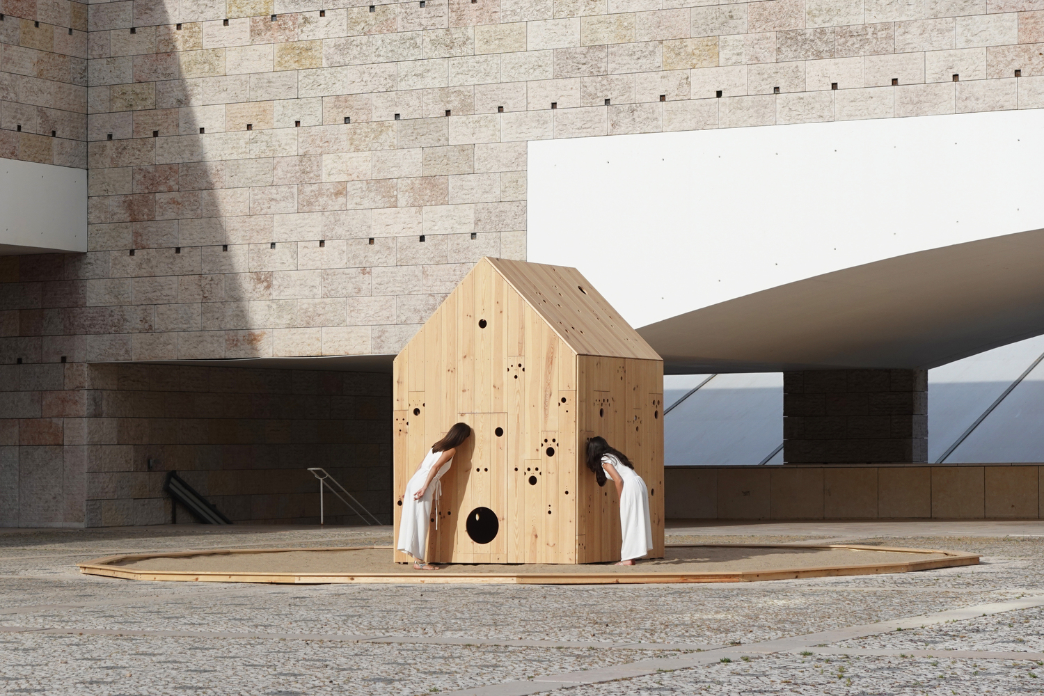 Casa Esquiça (9/10) / Os Espacialistas