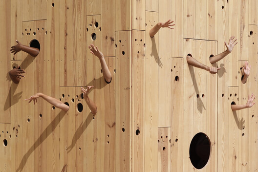 Casa Esquiça (9/10) / Os Espacialistas - Fotografia de Interiores, Armário, Madeira