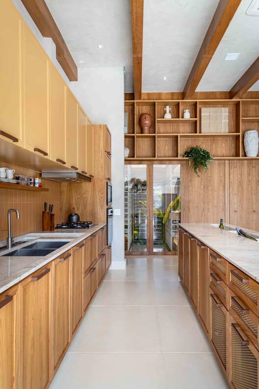 Casa Alvorada / Cassim Calazans Arquitetura - Fotografia de Interiores, Cozinha, Madeira, Bancada, Iluminação