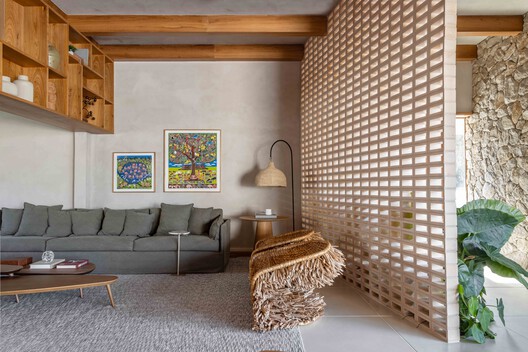 Casa Alvorada / Cassim Calazans Arquitetura - Fotografia de Interiores, Sala de Estar, Madeira, Sofá, Iluminação