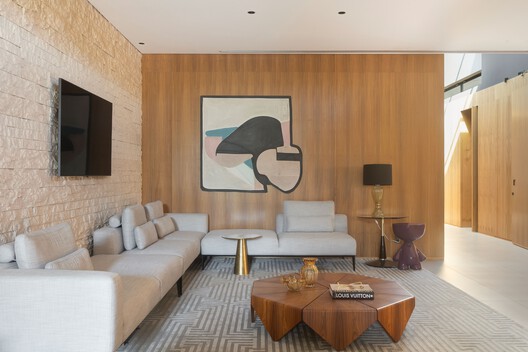 Casa G+B / Mariana Orsi Arquitetura + Design - Fotografía interior, Sala de estar, Sillones, Madera, Iluminación, Mesas, Sillas
