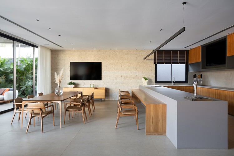 Casa G+B / Mariana Orsi Arquitetura + Design - Fotografía interior, Madera, Mesas, Sillas, Iluminación, Encimera