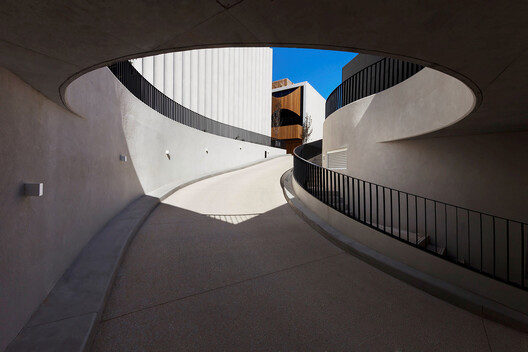 Esplanade Brighton Apartment / Wood Marsh - Image 7 of 25