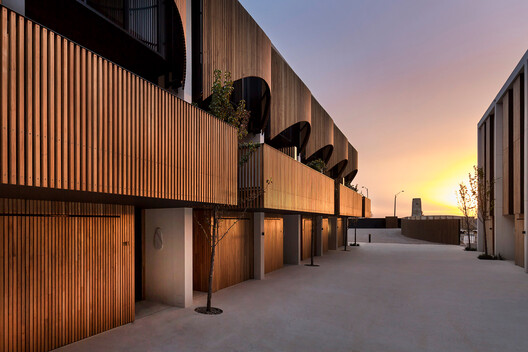 Esplanade Brighton Apartment / Wood Marsh - Image 5 of 25