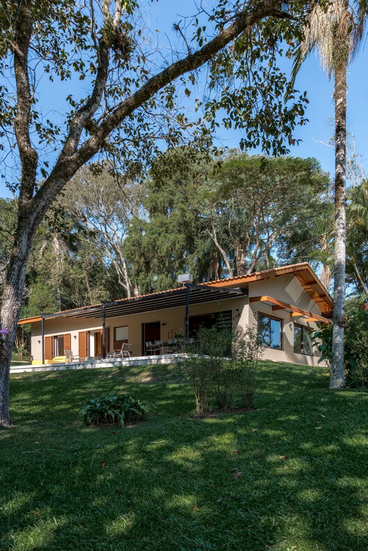 Casa AF / Sandra Sayeg Tranchesi Arquitetura - Fotografia de Exterior, Madeira, Porta, Jardim