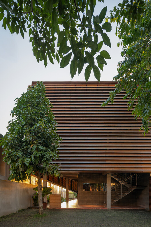 Restaurante Set N Rise Bali / Studio Kota Architecture - Fotografía exterior, Madera