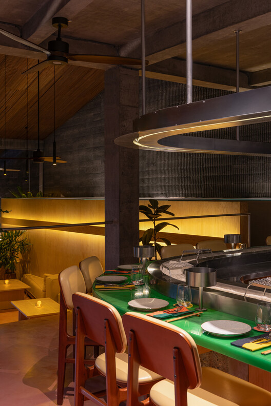 Restaurante Set N Rise Bali / Studio Kota Architecture - Fotografía interior, Sillas
