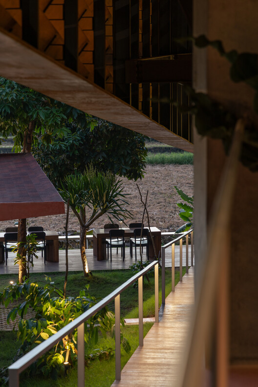 Restaurante Set N Rise Bali / Studio Kota Architecture - Imagen 11 de 30