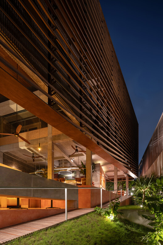 Restaurante Set N Rise Bali / Studio Kota Architecture - Fotografía interior, Madera