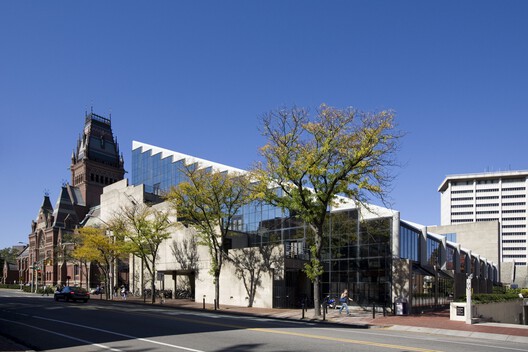 Forming a Distinct Identity: How Brutalism Shaped American Architecture Education - Image 15 of 17