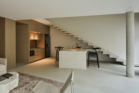 Casa T / SSAA - Fotografía interior, Cocina, Madera, Escaleras
