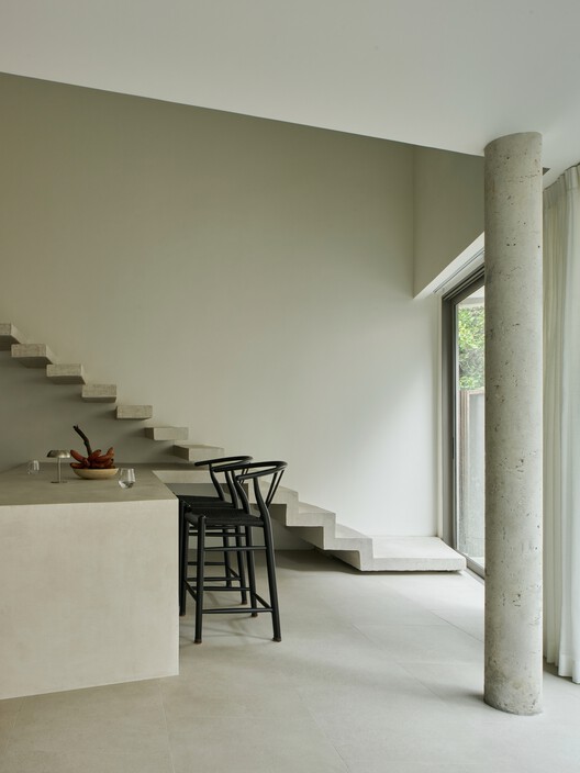 Casa T / SSAA - Fotografía interior, Escaleras, Concreto, Barandas