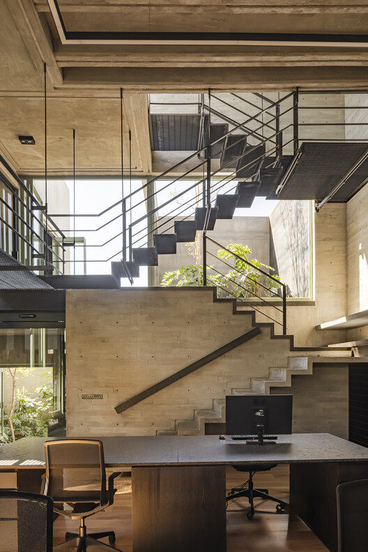 Taller Di Frenna Arquitectos / Di Frenna Arquitectos - Fotografía interior, Escaleras, Madera, Sillas