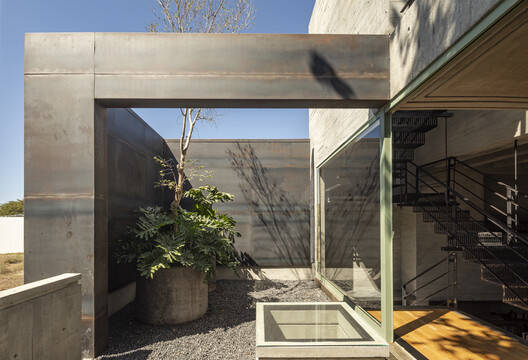 Taller Di Frenna Arquitectos / Di Frenna Arquitectos - Fotografía exterior, Concreto