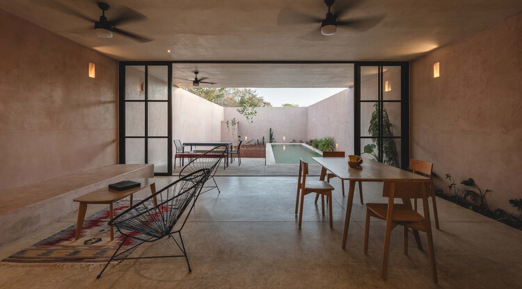 Casa Xcumpich / Taller Mexicano de Arquitectura - Fotografía interior, Comedor, Concreto
