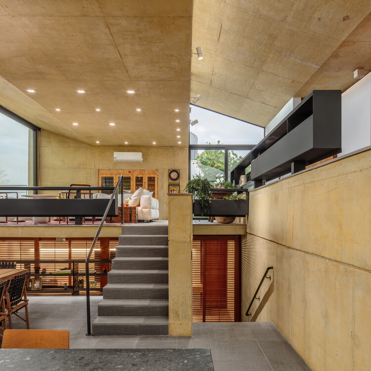 Casa CPG / Obra Arquitetos - Fotografia de Interiores, Madeira, Escada, Cadeira, Viga