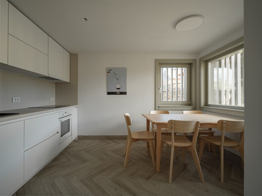 Recuperación de una casa de campo y un granero / Vlad Sebastian Rusu - Fotografía interior, Madera