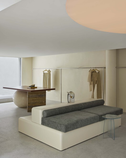 Lafort Flagship Studio / Luciano Dalla Marta Arquitetura - Fotografia de Interiores, Madeira, Iluminação, Mesa