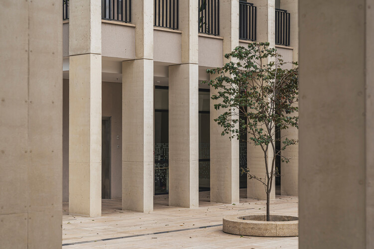 Colegio Colombo Hebreo / Aarón Cohen + Angélica Mejía + Camilo Sellamén + Camilo Fuentes + Joel Amón - Fotografía interior, Concreto, Pilares