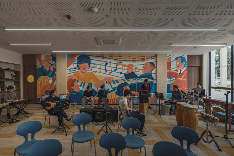 Colegio Colombo Hebreo / Aarón Cohen + Angélica Mejía + Camilo Sellamén + Camilo Fuentes + Joel Amón - Fotografía interior, Comedor, Sillas