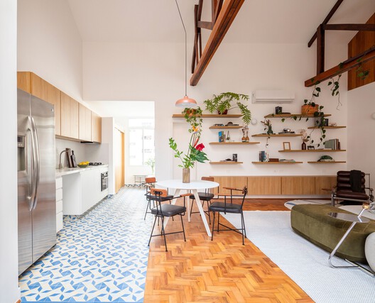 Apartamento Jardins 95 / Iná Arquitetura - Fotografia de Interiores, Madeira, Cadeira, Mesa, Iluminação
