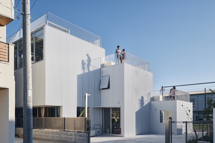 Escola Coreana Kawasaki / Taiga Kasai + Chong Aehyang Architecture / KACH - Fotografia de Exterior, Balcão