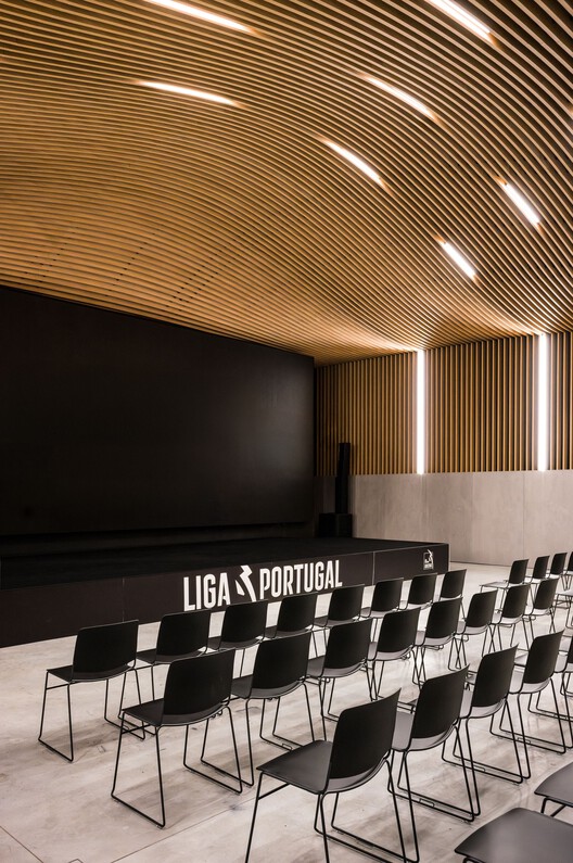 Nova Sede e Museu da Liga Portuguesa de Futebol Profissional / OODA - Fotografia de Interiores, Cadeira