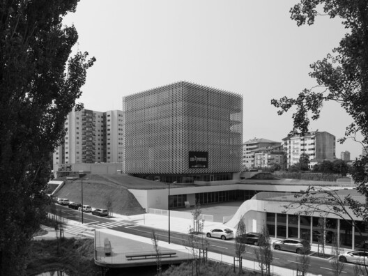 Nova Sede e Museu da Liga Portuguesa de Futebol Profissional / OODA - Fotografia de Exterior, Fachada, Concreto